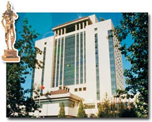 公司先后承建了北京地铁一,二期工程,地铁复八线工程,文化部办公楼